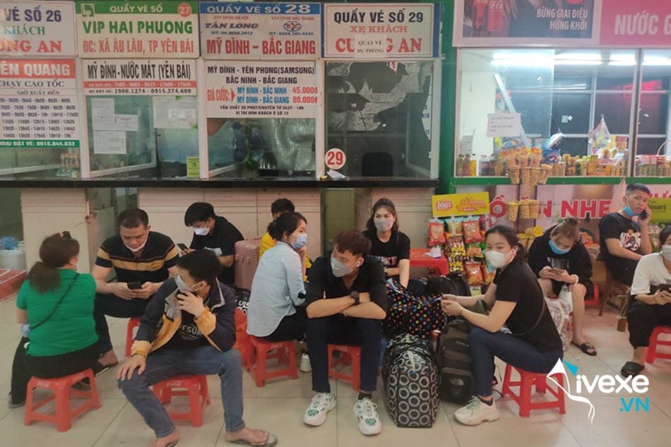 Quầy vé nhà xe Hải Phượng tại bến xe Nước Ngầm 