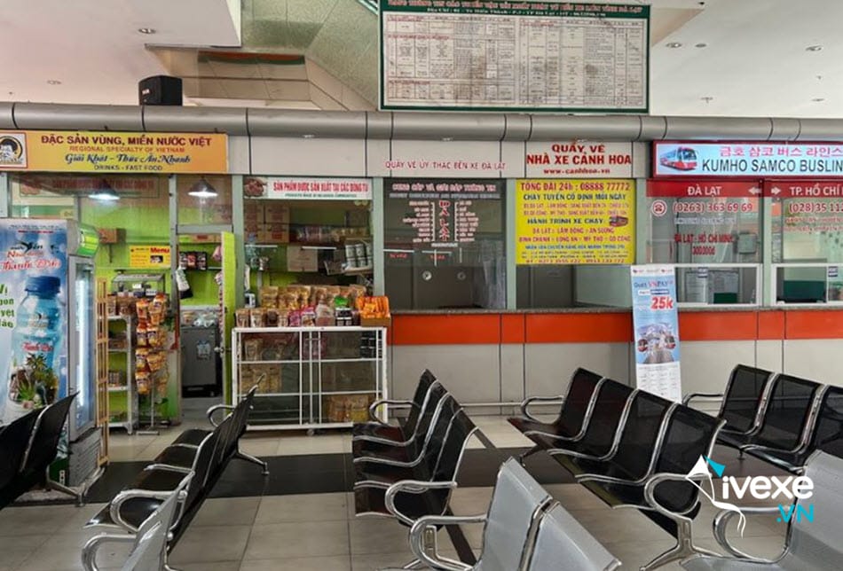 Khu vực quầy vé tại bến xe Liên tỉnh Đà Lạt