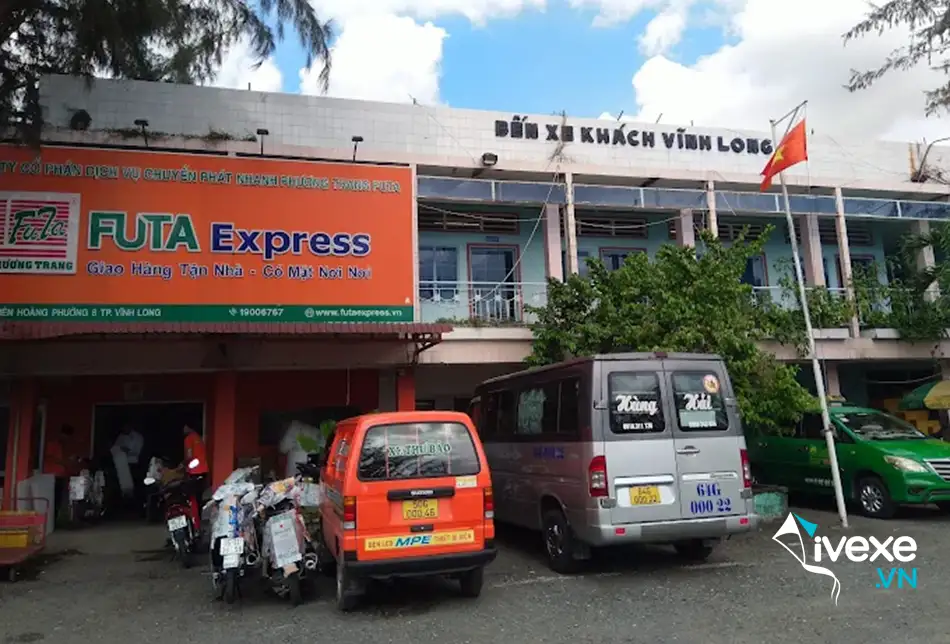 Khu vực gửi hàng tại bến xe Phương Trang Vĩnh Long