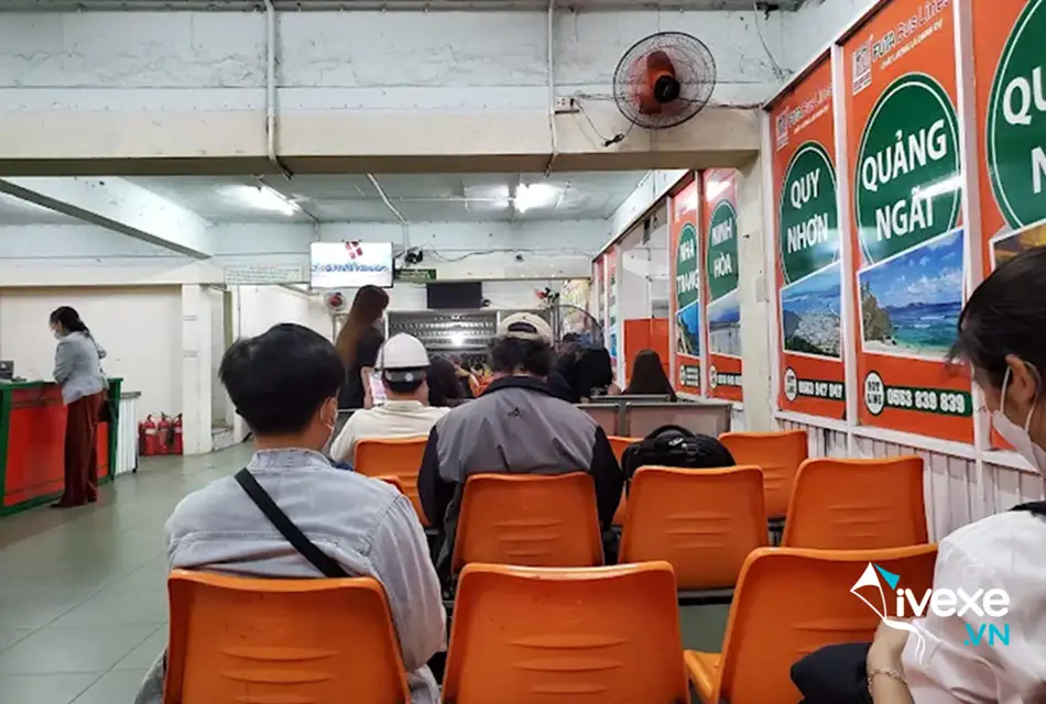 Khu vực phòng chờ dành cho khách tại bến xe Phương Trang Sài Gòn
