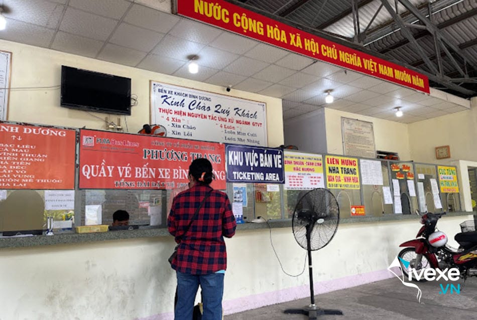 Khu vực quầy vé tại bến xe Bình Dương