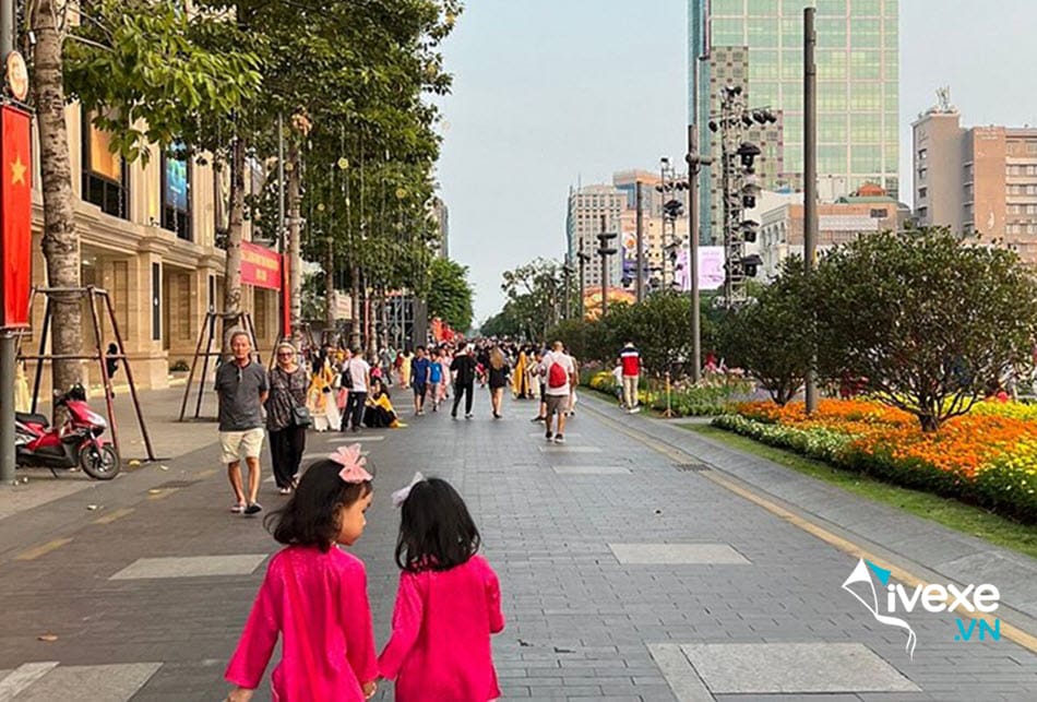 Phố đi bộ Nguyễn Huệ - Điểm tham quan gần bến xe Phương Trang Sài Gòn