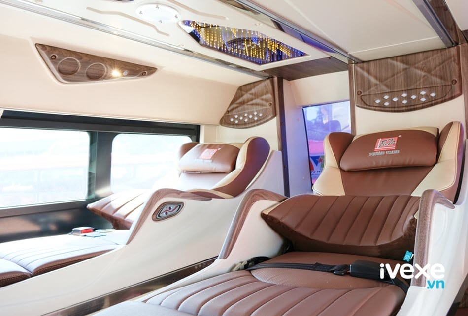 Xe Limousine 34 phòng rộng thoáng của nhà xe Phương Trang Hà Nội
