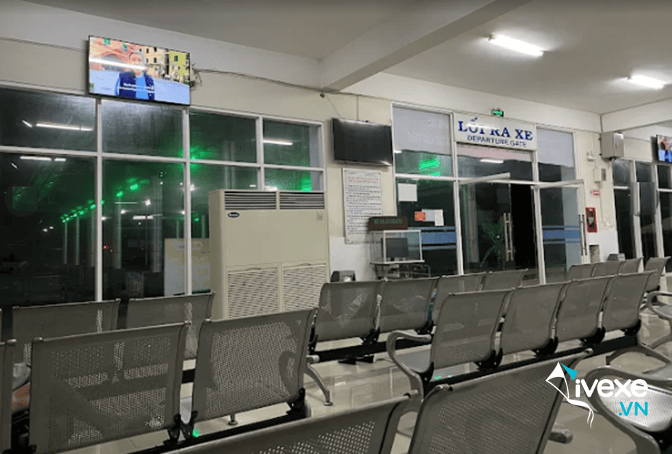 Khu vực phòng chờ cho khách tại bến xe Rạch Sỏi
