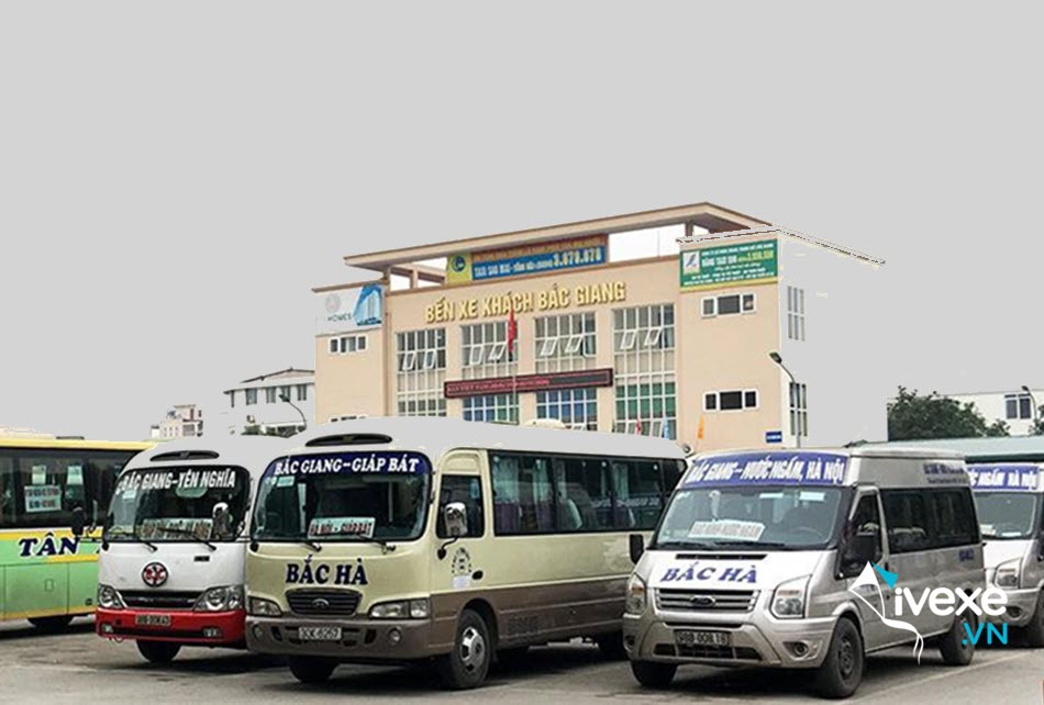 Bãi đậu xe của các phương tiện tại bến xe Bắc Giang