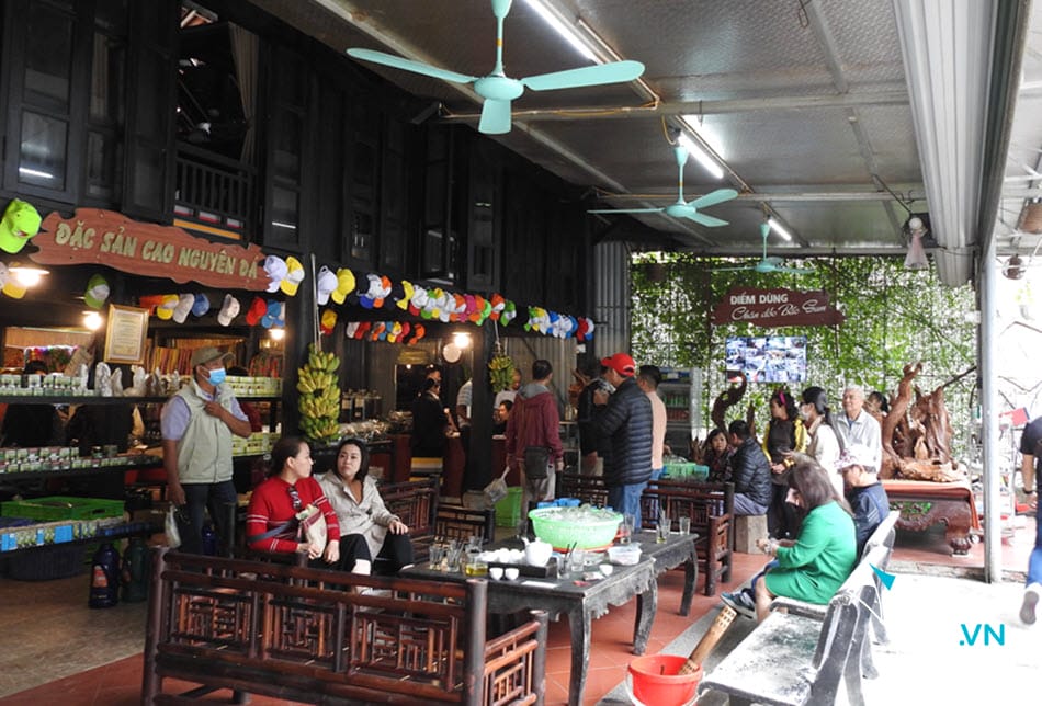 Khu vực ẩm thực dành cho thực khách tại Dốc Bắc Sum