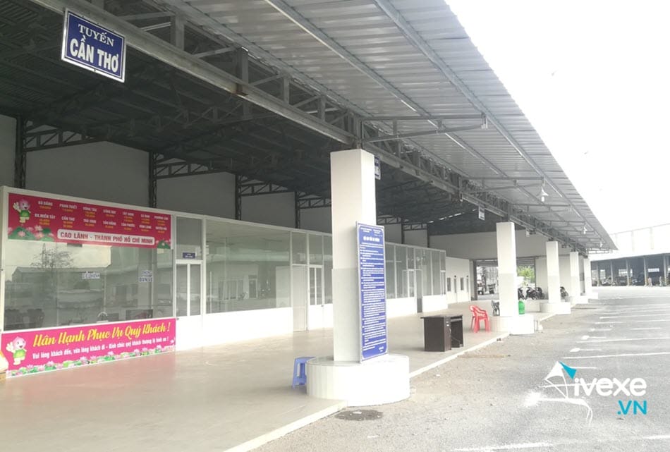 Khu vực đậu xe các phương tiện tại bến xe Cao Lãnh