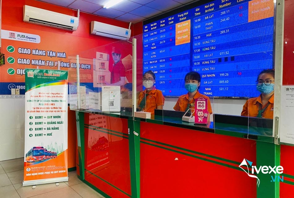 Quầy vé bến xe Phương Trang Miền Tây