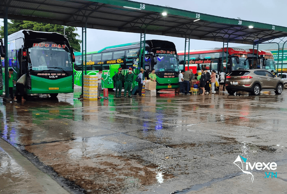 Khu vực dừng đỗ các phương tiện ra vào bến xe Đức Long Gia Lai