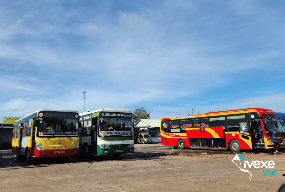 Khu vực dừng đỗ các phương tiện ra vào bến xe Tây Ninh