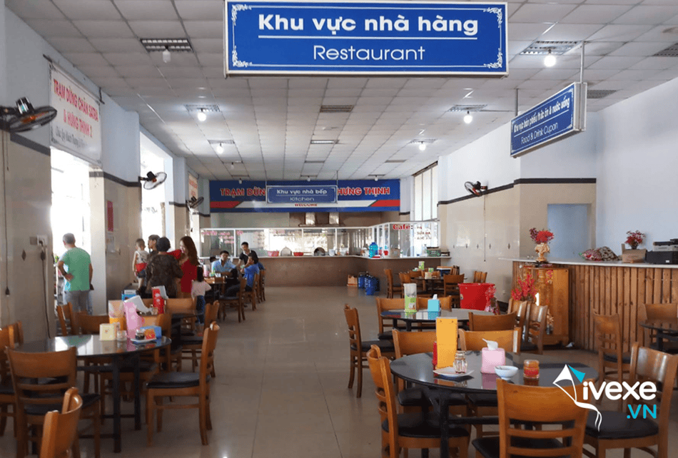 Khu vực nhà hàng tại Trạm dừng chân Satra