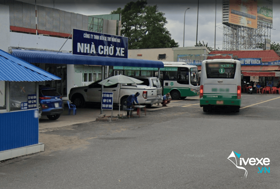 Nhà chờ tại bến xe buýt Ngã tư Vũng Tàu