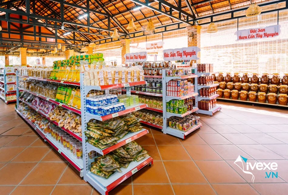 Quầy hàng đặc sản địa phương tại Trạm dừng chân Phúc Lộc Thọ