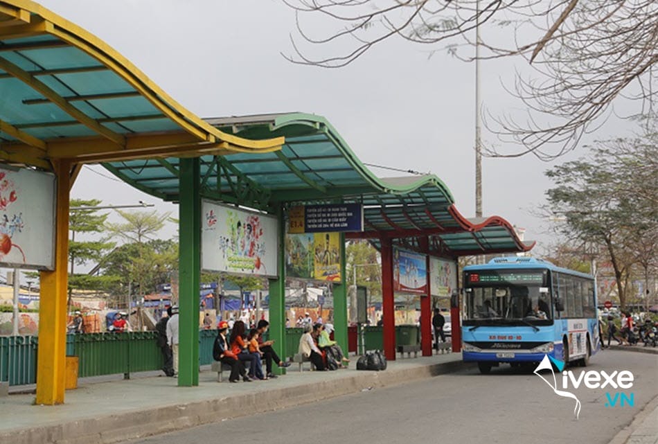 Bến xe buýt Long Biên