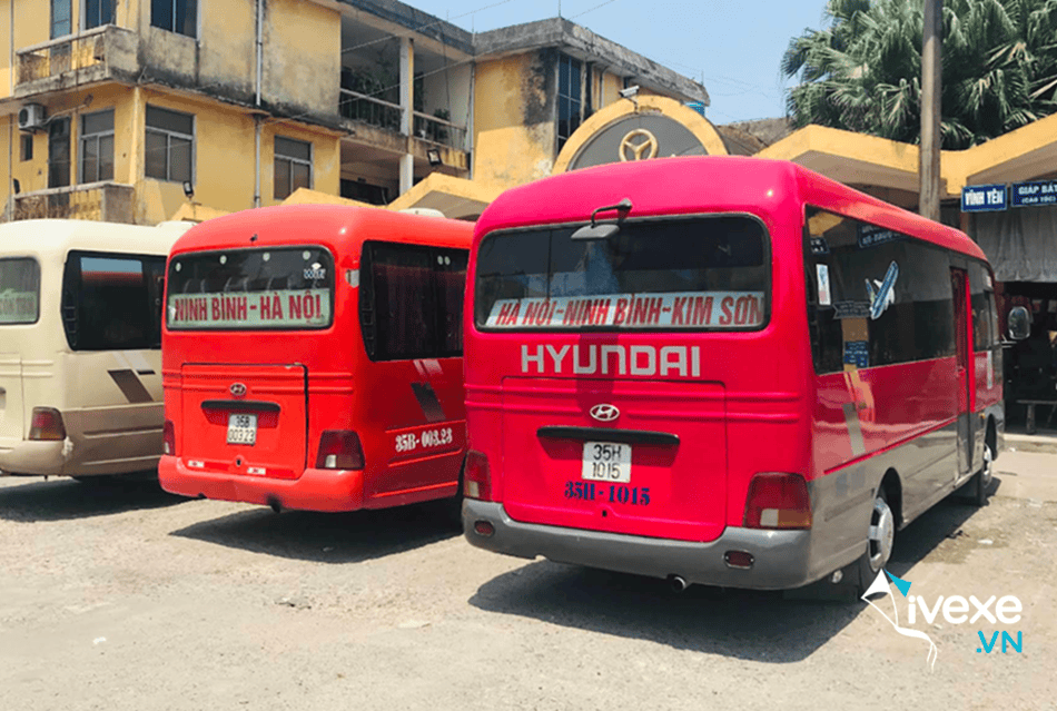Các phương tiện dừng đỗ tại bến xe Ninh Bình