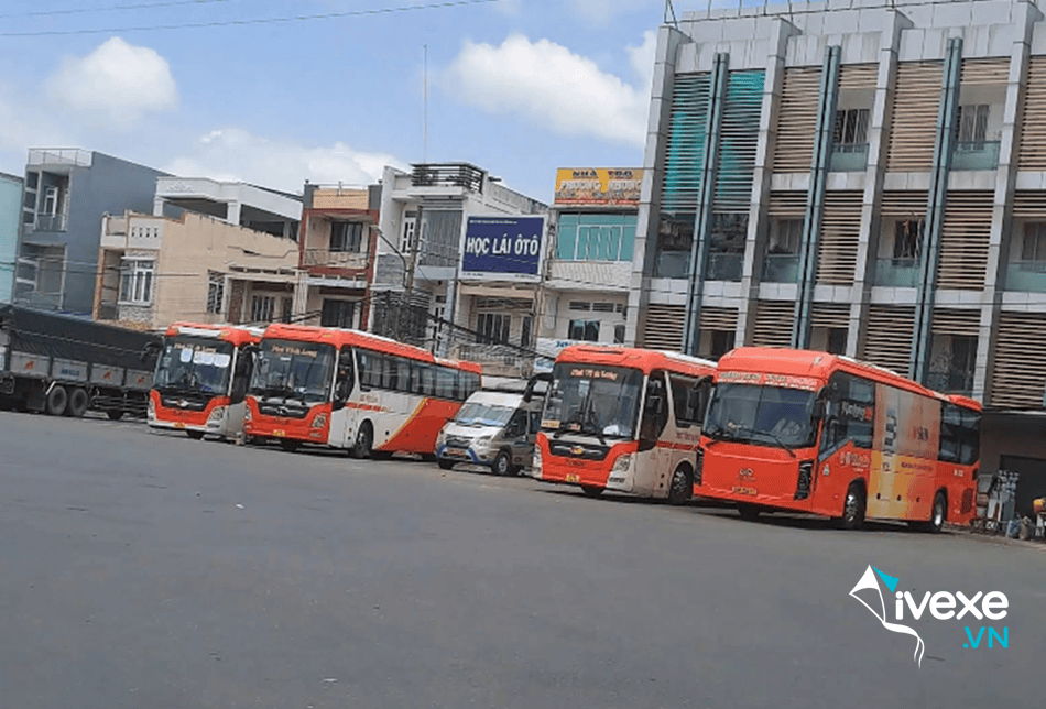 Các phương tiện dừng đỗ tại bến xe Sa Đéc