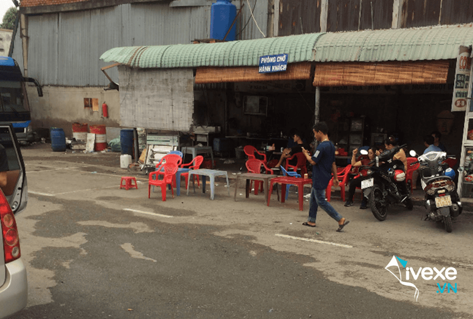 Khu vực chờ dành cho hành khách tại bến xe Lam Hồng