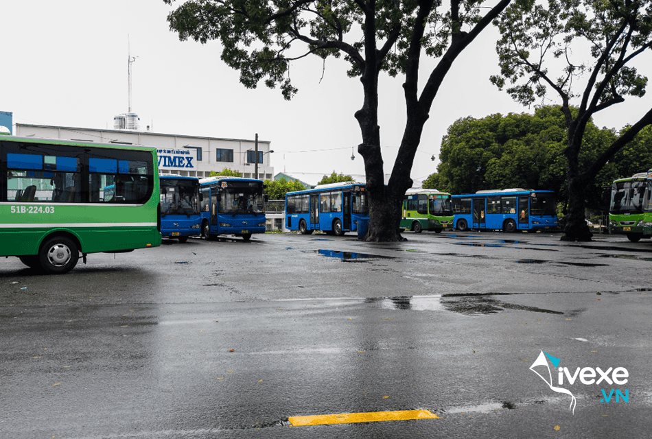 Khu vực dừng đỗ phương tiện tại bến xe buýt Hiệp Thành