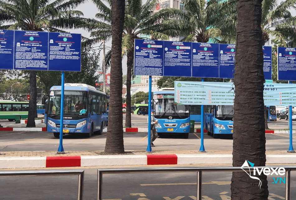 Khu vực dừng đổ xe tại bến xe buýt Sài Gòn
