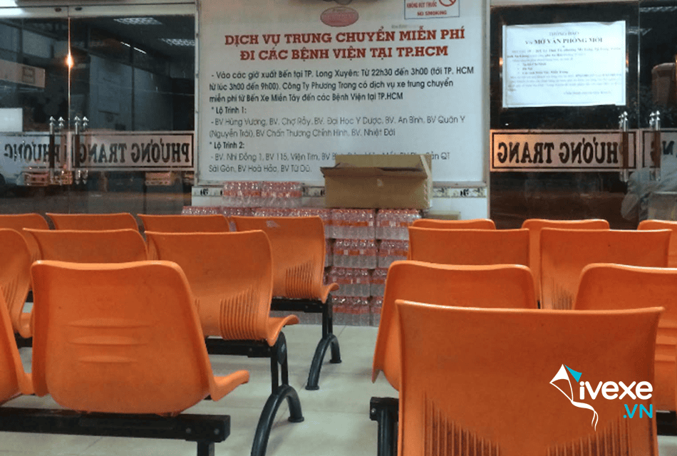 Phòng chờ tại bến xe Phương Trang Long Xuyên