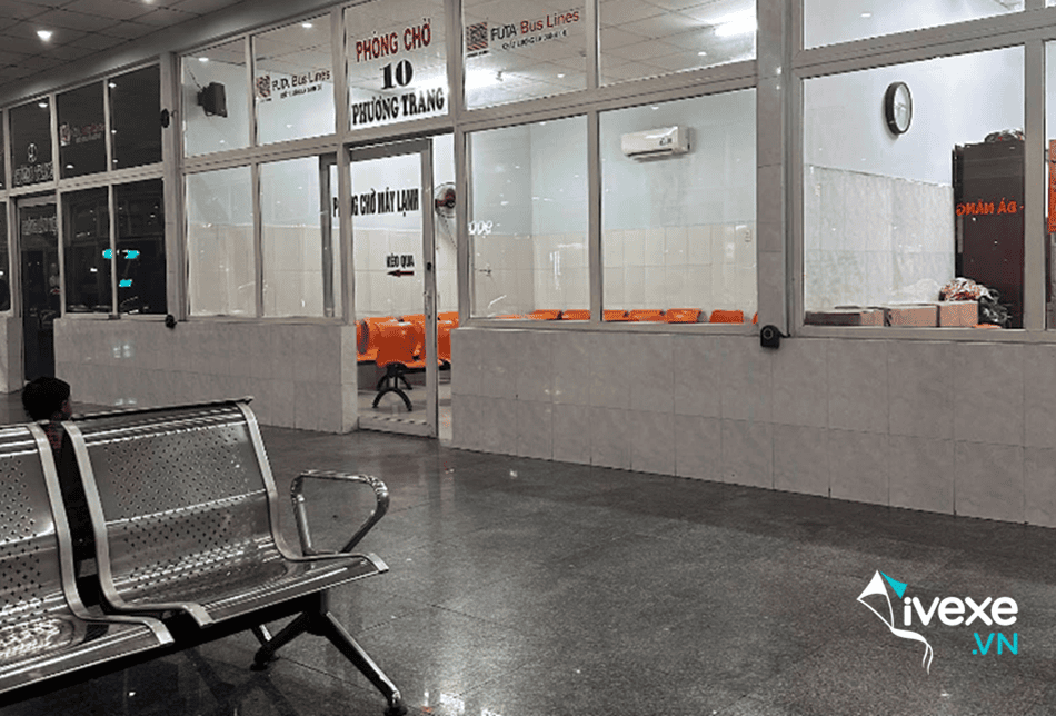 Phòng chờ tại bến xe Phương Trang Nha Trang