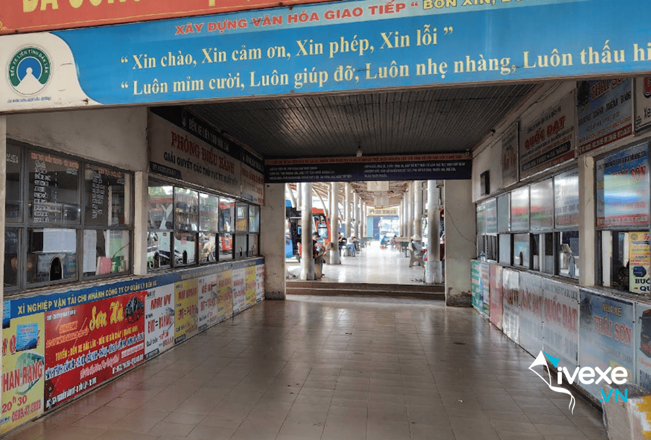 Phòng vé các nhà xe tại bến xe phía Bắc Buôn Ma Thuột