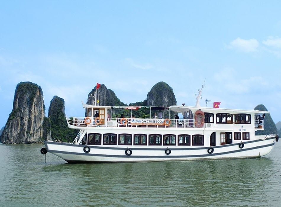 Tham quan Vịnh Hạ Long