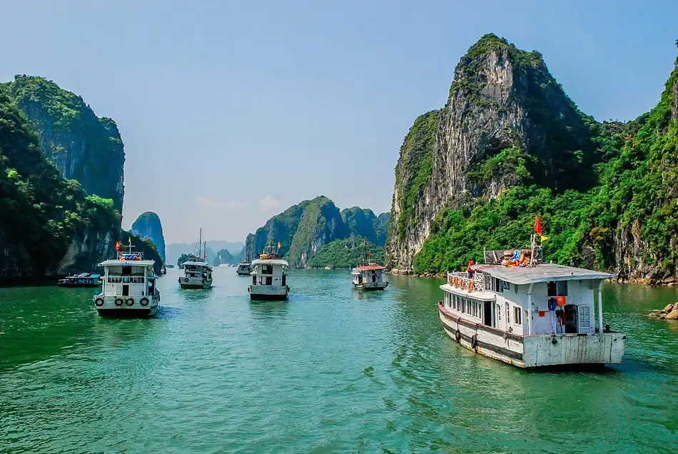 Vịnh Hạ Long - Địa điểm tham quan thu hút khách