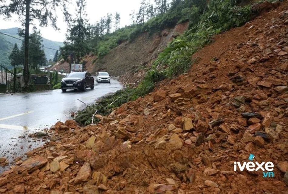 Giao thông Lào Cai đang báo động vì sạt lở nghiêm trọng