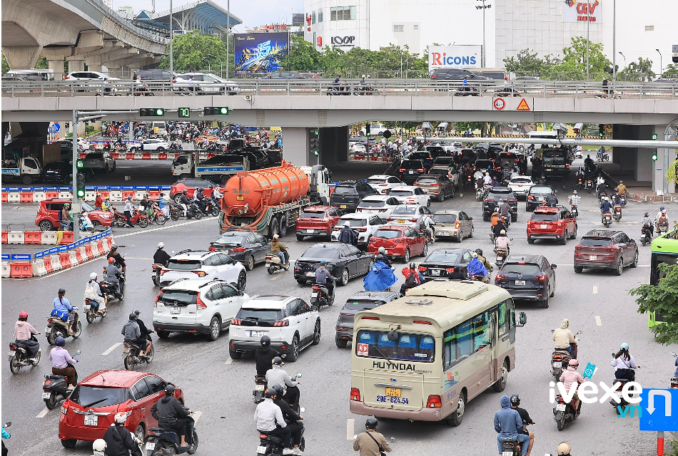Chủ động phân luồng để giảm bớt áp lực ùn tắc