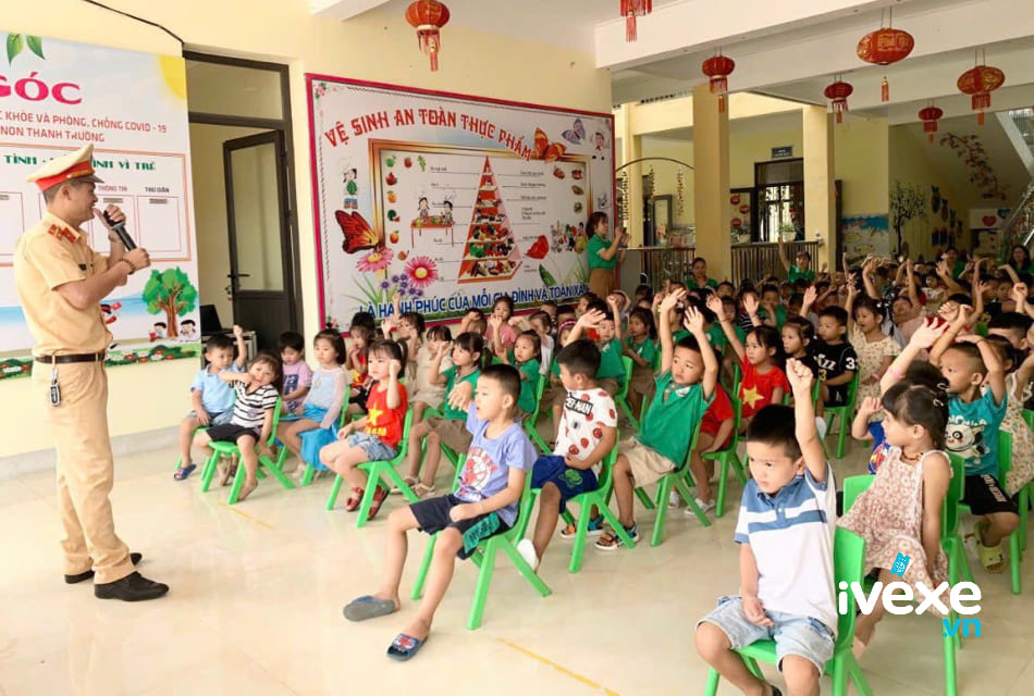 Tuyên truyền cho trẻ em về an toàn giao thông