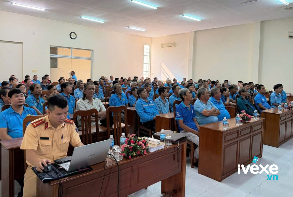 Tuyên truyền và nâng cao ý thức cho tài xế xích lô