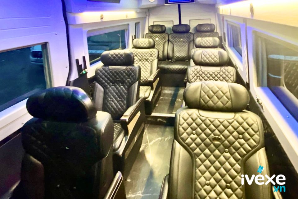 ghe-ngoi-limousine-11-cho-cua-nha-xe-first-class-puluong