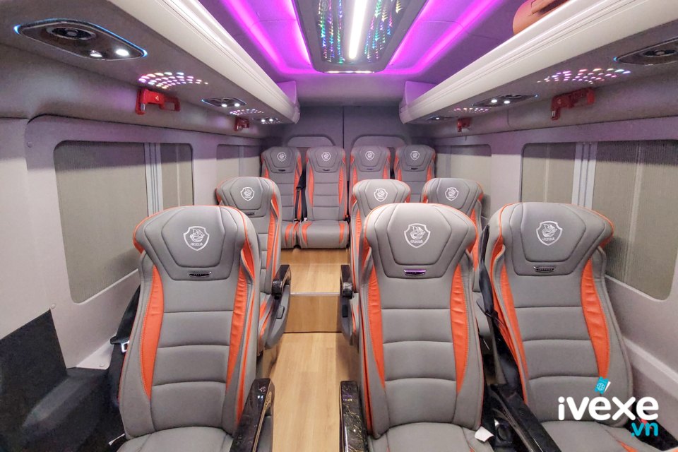Nội thất dòng xe ghế ngồi solati 16 chỗ của nhà xe Thai Travel Bus