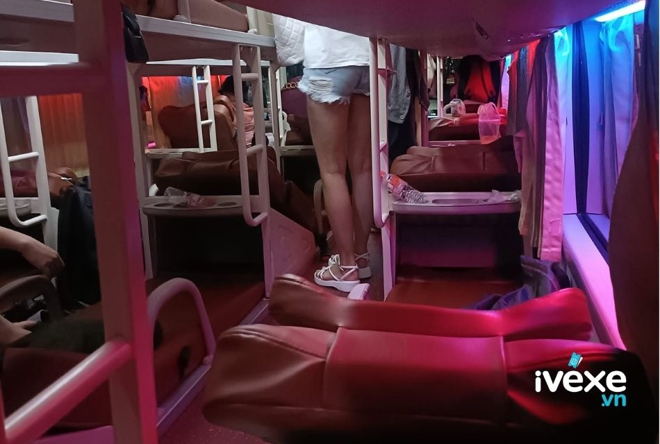Nhà xe Phương Trang phục vụ hành khách bằng xe Limousine 34 chỗ