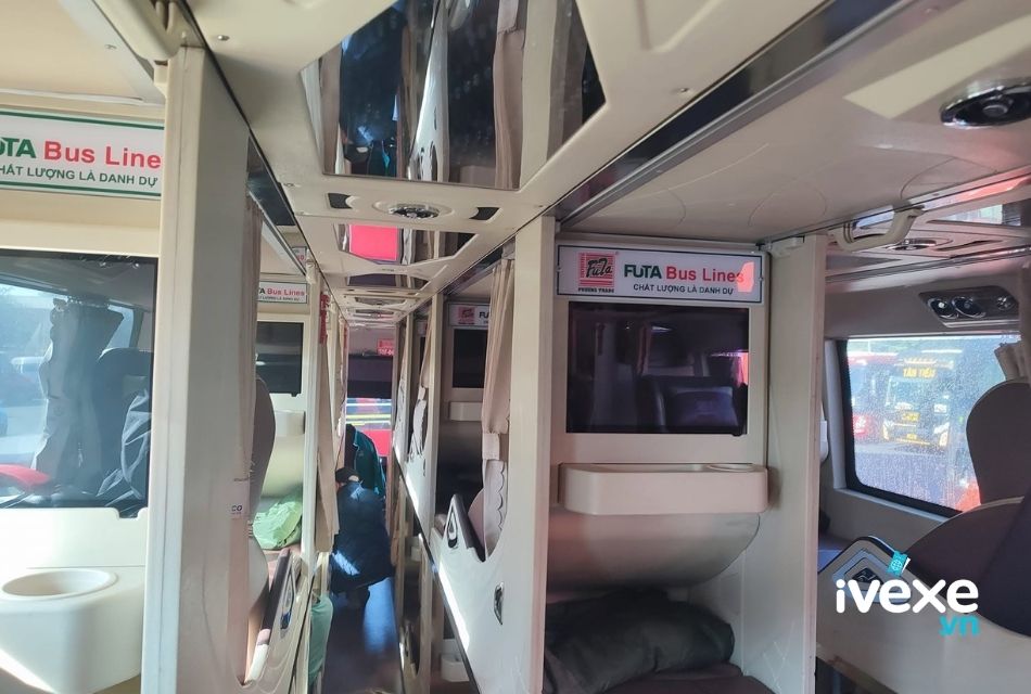 Nhà xe Phương Trang phục vụ hành khách bằng xe Limousine 34 chỗ