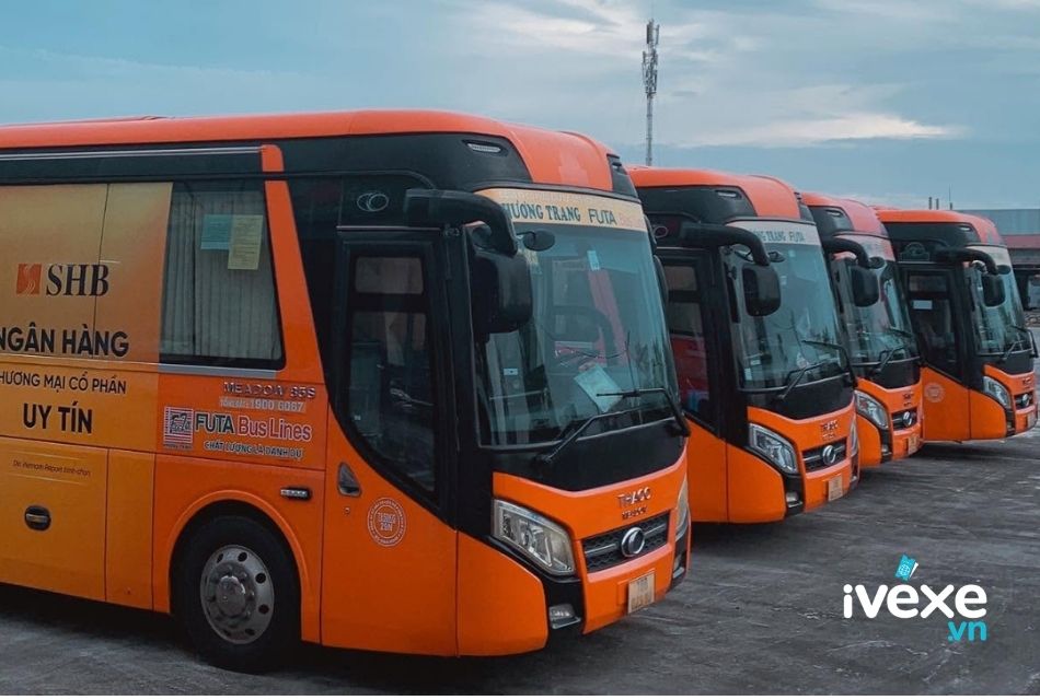 Nhà xe Phương Trang chyaj tuyến Hòa Thành Tây Ninh đi Bến xe Miền Tây