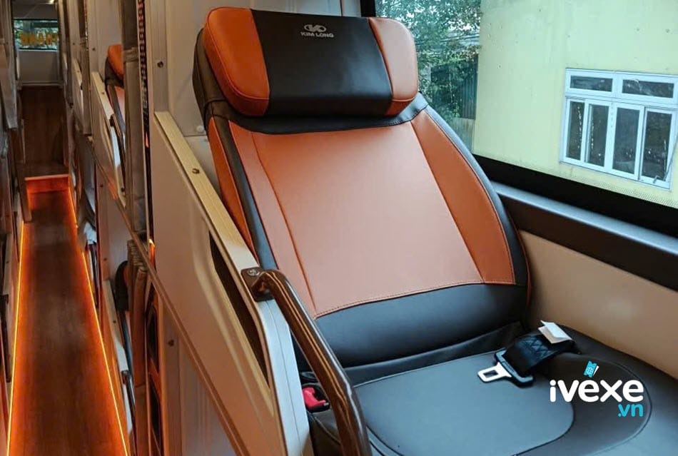 Nội thất hiện đại xe Limousine Phương Trang tuyến Đầm Dơi Cà Mau đi Hồ Chí Minh