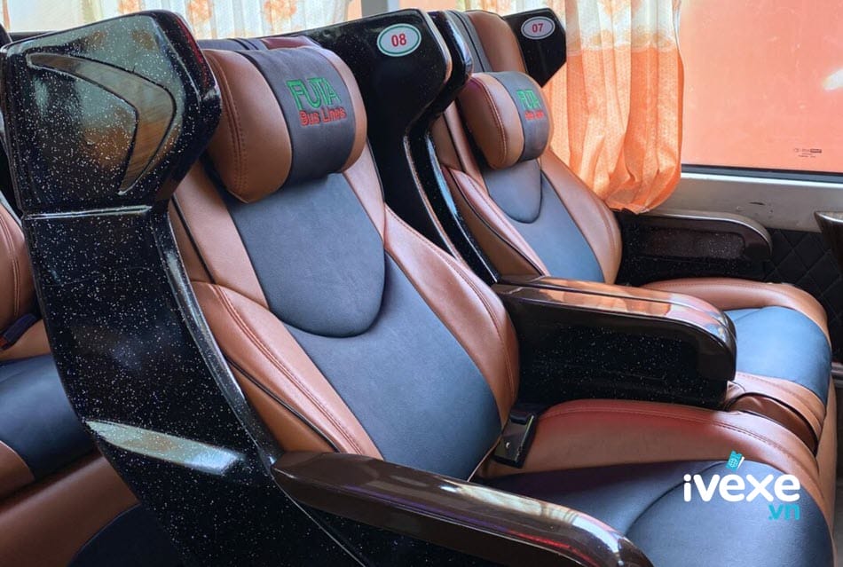 Nội thất xe ghế Limousine hiện đại của xe khách Phương Trang đi Gò Dầu