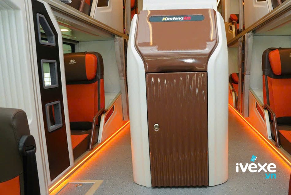 Nội thất xe giường nằm Limousine Phương Trang từ Bình Tân đi Bình Phước