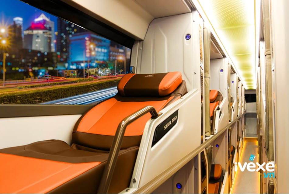 Nội thất xe Limousine 34 phòng hiện đại của xe khách Phương Trang đi Di Linh