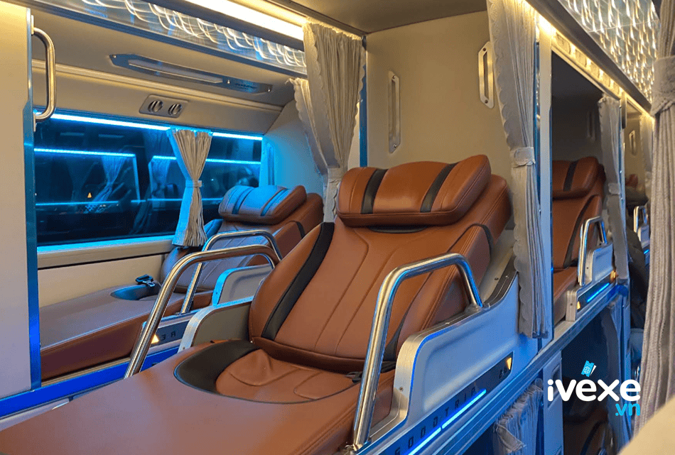 Nội thất xe Limousine hiện đại của xe khách Phương Trang đi Điện Bàn Quảng Nam