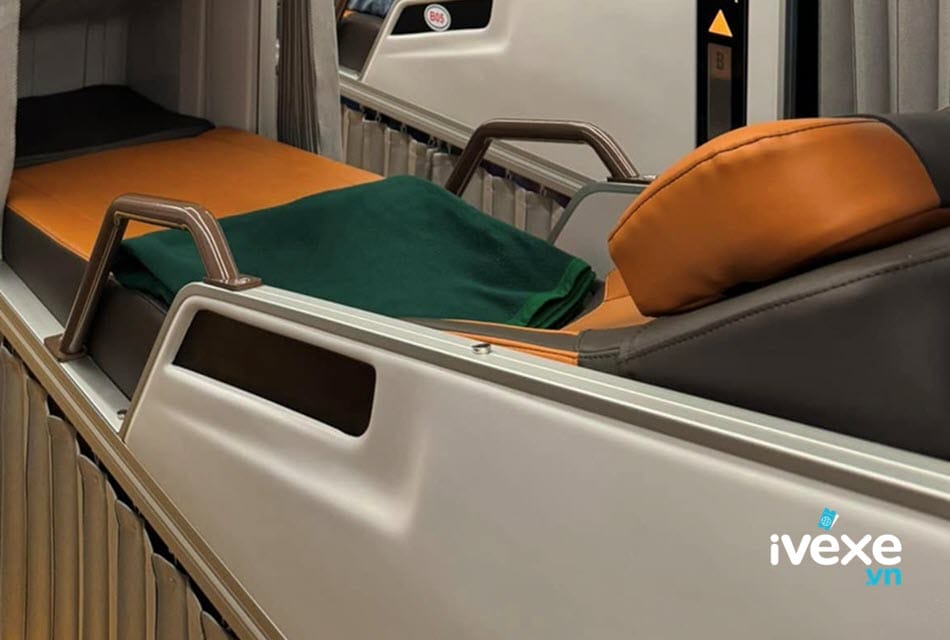 Tiện nghi xe giường nằm Limousine Phương Trang đi Tân Phú từ Buôn Hồ