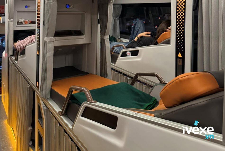 Xe Limousine 34 phòng tiện nghi của xe Phương Trang đi Tam Bình