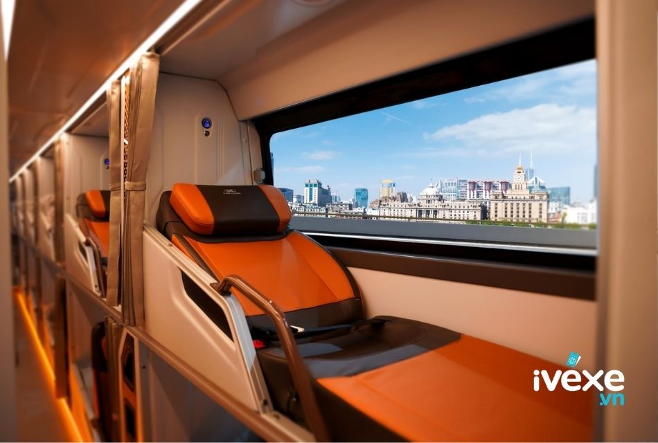 Nhà xe Phương Trang phục vụ xe Limousine 34 chỗ hiện đại