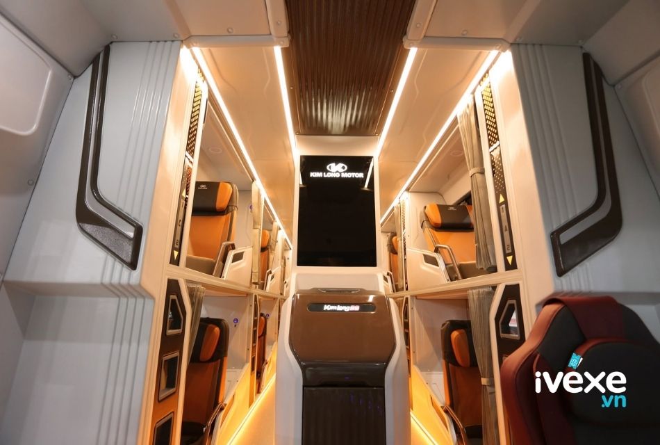 Nhà xe Phương Trang chạy phục vụ dòng xe Limousine 34 chỗ chất lượng