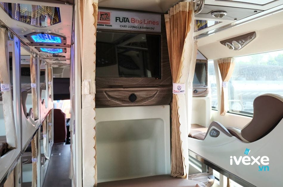 Không gian xe Limousine rộng thoáng của xe khách Phương Trang Tân Hiệp