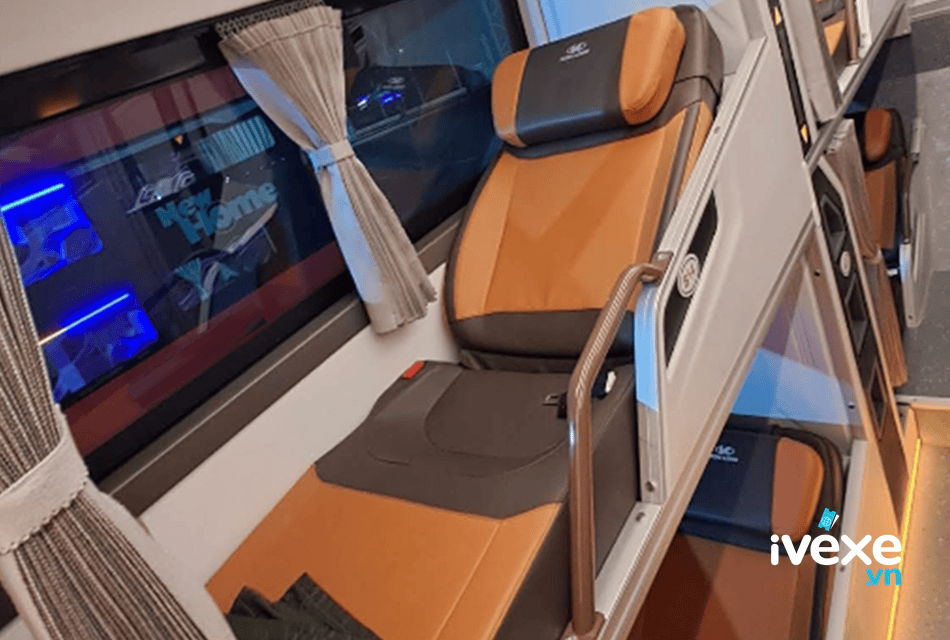 Nội thất xe Limousine Phương Trang sang trọng đi Đắk Lắk từ Núi Thành