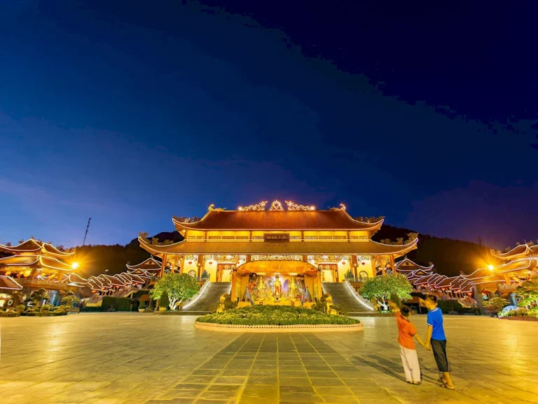 Xe khách đi Quảng Ninh