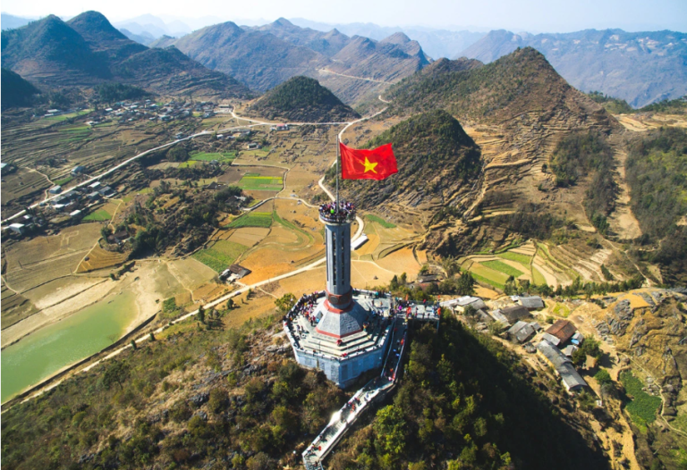 Xe khách đi Tuyên Quang